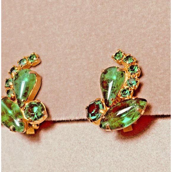 Vtg Emerald Green Rhinestone Prong Set Clip On Earrings Gold-tone - Picture 13 of 16